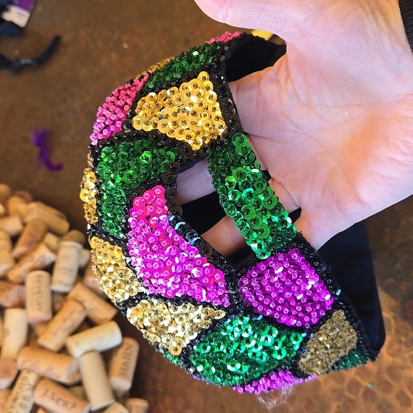 Mardi Gras hat - Picture 3 of 7